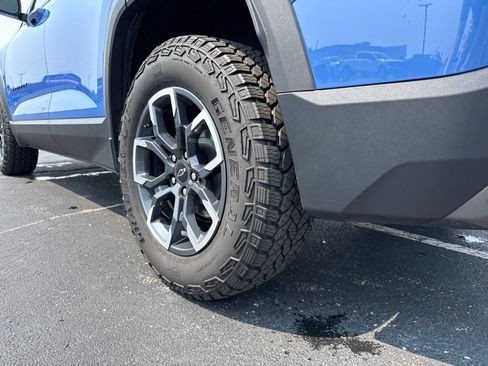 Used 2026 Chevrolet Equinox ACTIV w/ LPO, Floor Liner Package AWD/4WD image 10