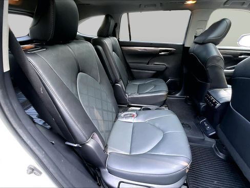 Used 2023 Toyota Highlander Platinum AWD/4WD image 19
