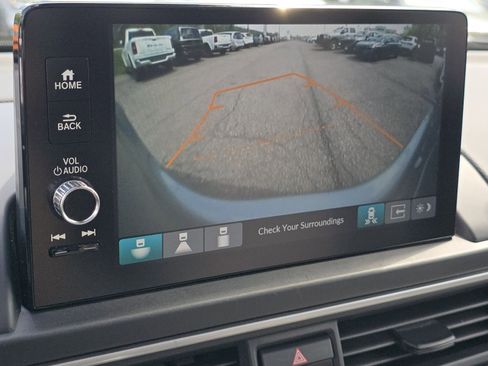 Used 2025 Honda Pilot Touring image 8