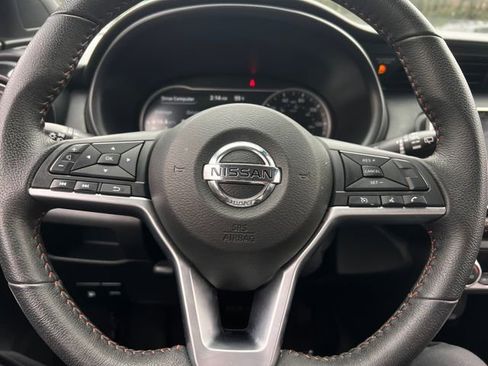 Used 2020 Nissan Kicks SR image 21
