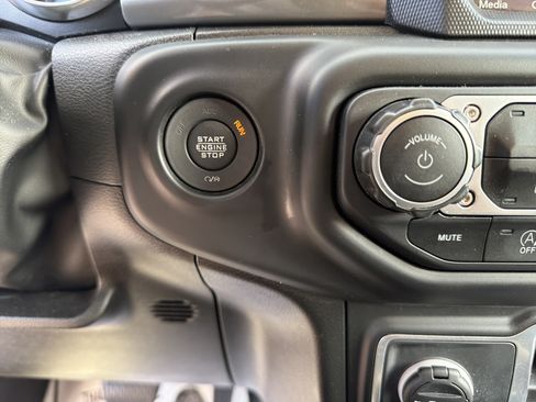 Used 2023 Jeep Gladiator Overland AWD/4WD image 23