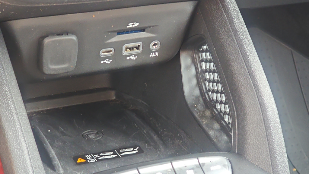 Used 2023 Chevrolet TrailBlazer RS w/ Sun and Liftgate Package AWD/4WD image 9
