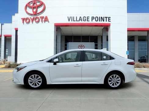 Certified 2026 Toyota Corolla XLE image 2