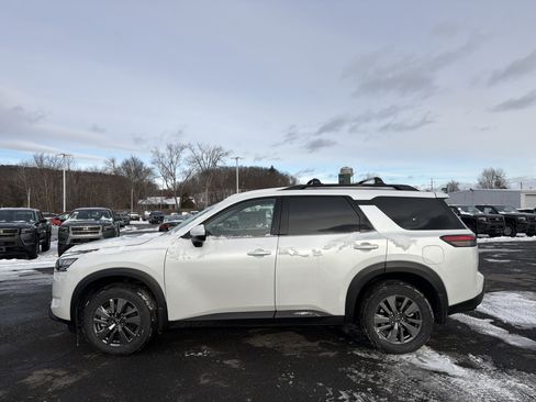 New 2025 Nissan Pathfinder SV image 8
