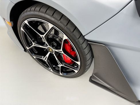 Used 2024 Lamborghini Revuelto AWD/4WD image 31