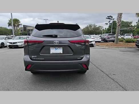 Used 2023 Toyota Highlander XLE FWD image 26