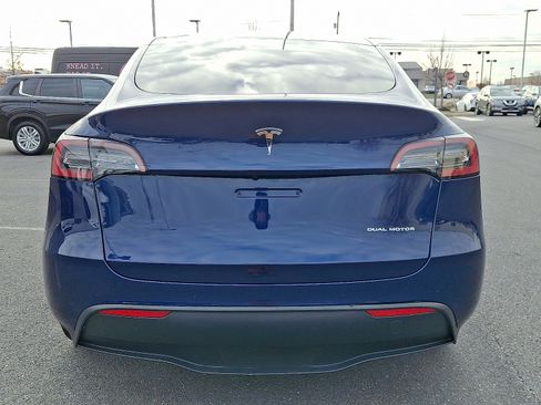 Used 2022 Tesla Model Y Long Range image 5