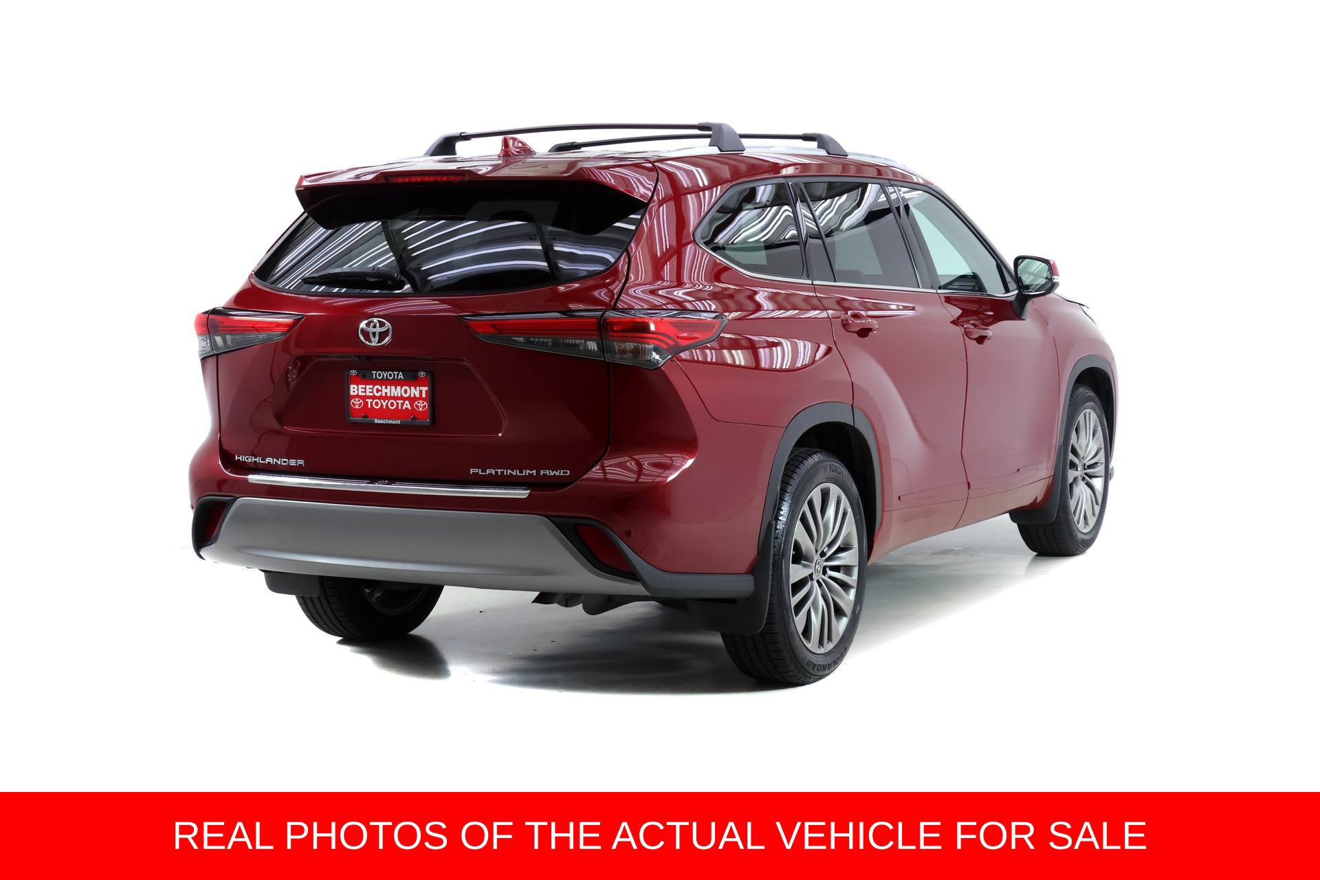 Used 2022 Toyota Highlander Platinum AWD/4WD image 2