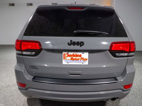 Used 2022 Jeep Grand Cherokee Laredo X RWD image 8