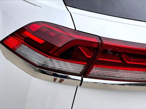 Used 2024 Volkswagen Atlas Cross Sport SEL image 29