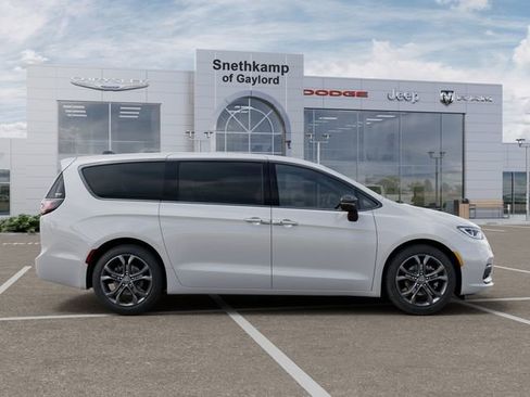 New 2026 Chrysler Pacifica Select FWD image 21