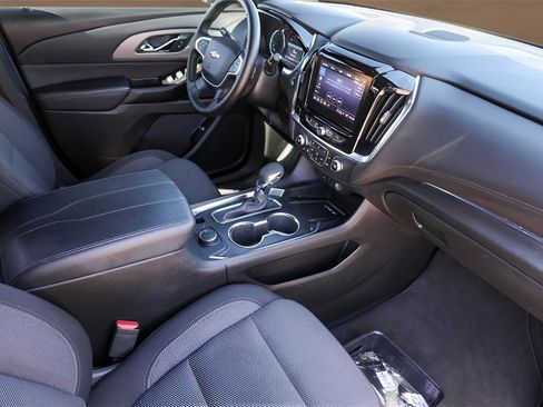 Used 2023 Chevrolet Traverse LT image 30