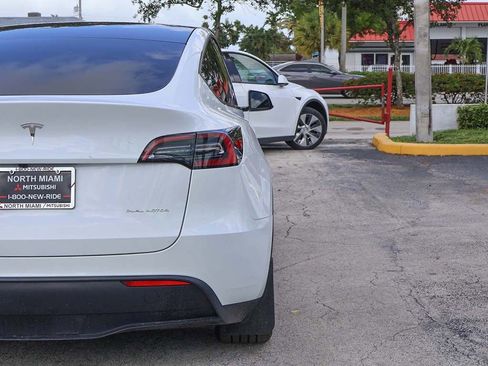Used 2023 Tesla Model Y Long Range AWD/4WD image 17
