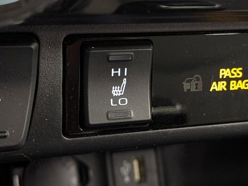 Used 2023 Toyota RAV4 XLE Premium image 28