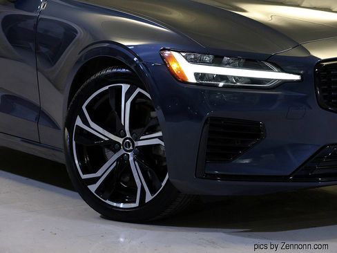 Used 2023 Volvo S60 T8 Plus image 3