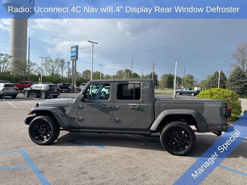 Used 2023 Jeep Gladiator Overland AWD/4WD image 7