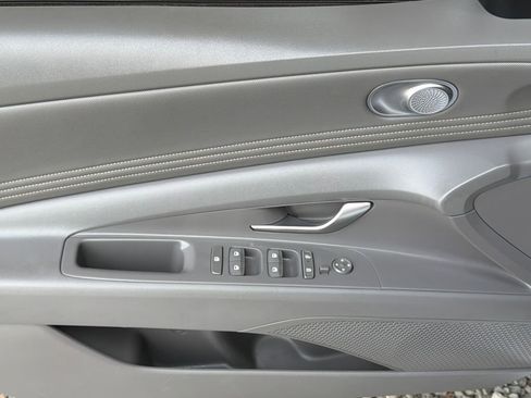 Used 2024 Hyundai Elantra SEL w/ Convenience Package FWD image 3
