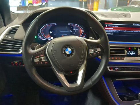 Used 2022 BMW X5 xDrive40i w/ Premium Package AWD/4WD image 2