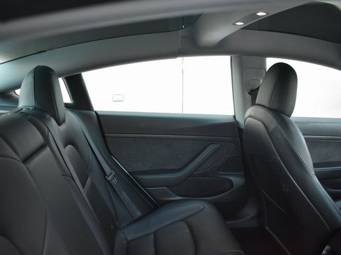 Used 2021 Tesla Model 3 Standard Range Plus image 23