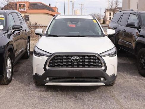 Certified 2024 Toyota Corolla Cross XLE image 3