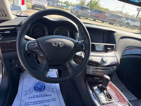 Used 2019 INFINITI Q70 Luxe image 12