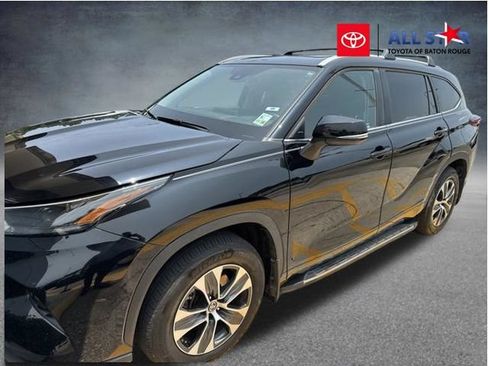Used 2023 Toyota Highlander XLE FWD image 1