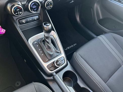 Used 2023 Hyundai Venue SEL image 26