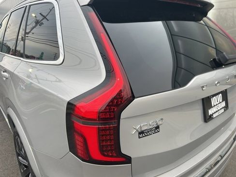 Used 2025 Volvo XC90 B5 Plus image 10