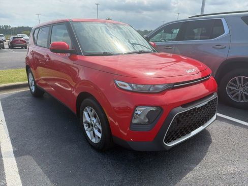 Used 2022 Kia Soul LX w/ Technology Package FWD image 2