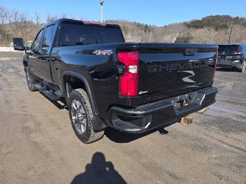 Used 2021 Chevrolet Silverado 2500 Custom w/ Custom Value Package image 11