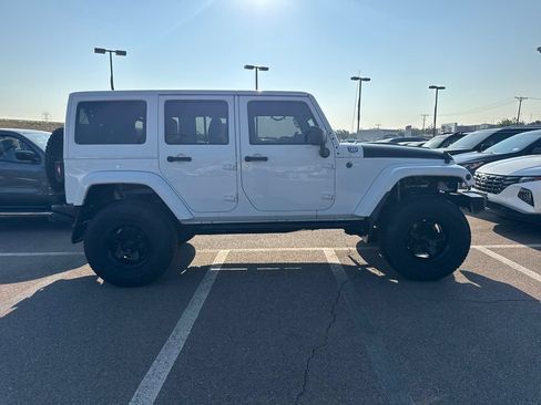Used 2013 Jeep Wrangler Unlimited Sahara w/ Connectivity Group AWD/4WD image 6