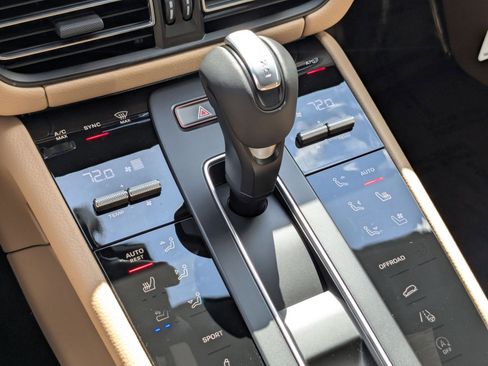 New 2026 Porsche Macan image 22