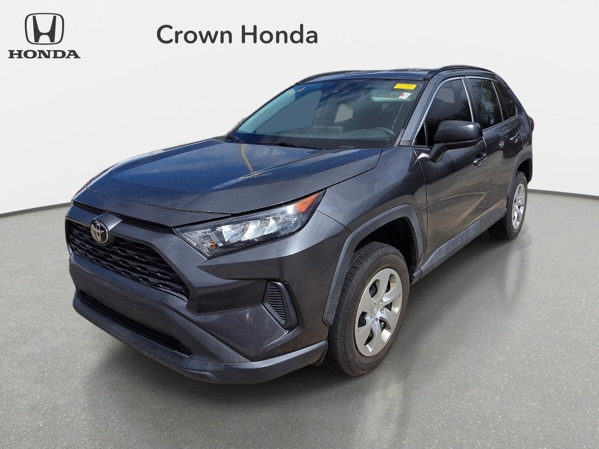 Used 2021 Toyota RAV4 LE FWD image 1