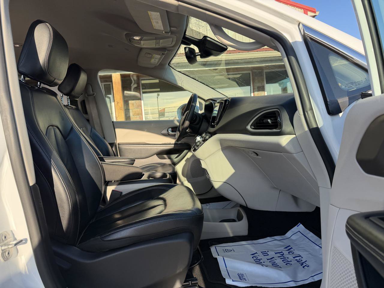 Used 2022 Chrysler Pacifica Touring-L FWD image 23