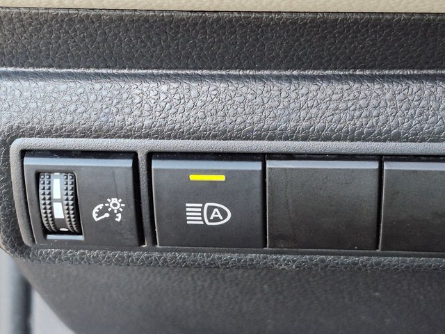 Used 2022 Toyota Corolla LE w/ LE Convenience Package FWD image 12