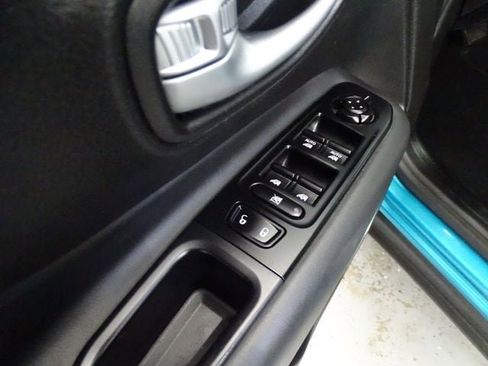Certified 2022 Jeep Renegade Latitude AWD/4WD image 9