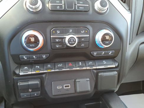 Used 2019 GMC Sierra 1500 SLT w/ SLT Premium Plus Package AWD/4WD image 21