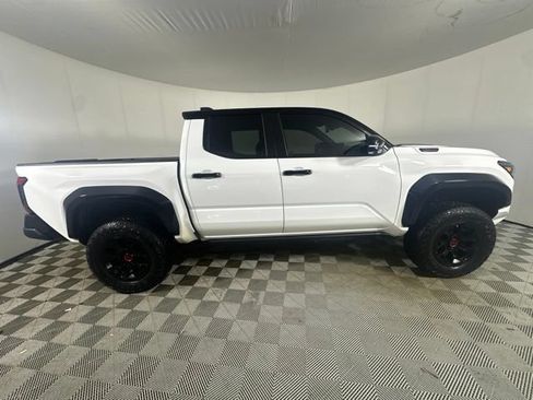 Used 2025 Toyota Tacoma TRD Pro w/ Tow Tech Package AWD/4WD image 8