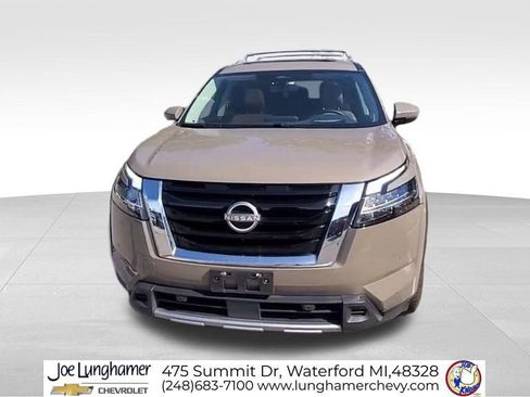 Used 2024 Nissan Pathfinder Platinum w/ Cargo Package AWD/4WD image 3