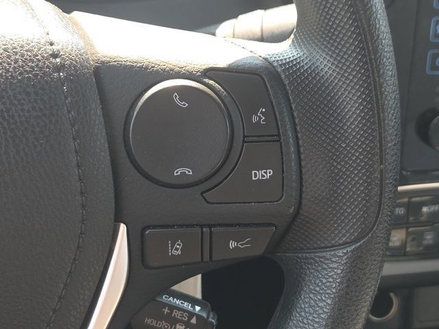 Used 2018 Toyota Corolla LE w/ Carpet Mat Package (TMS) FWD image 32