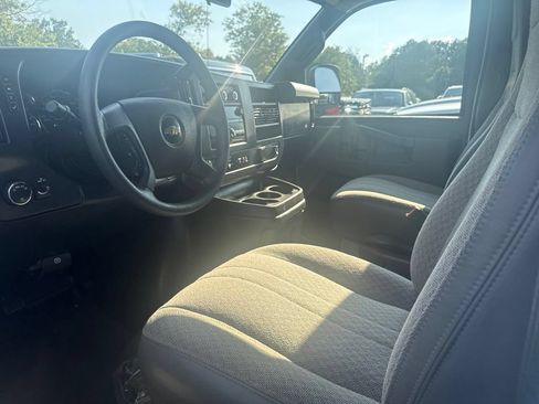 Used 2025 Chevrolet Express 3500 LS RWD image 3
