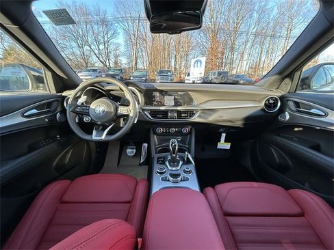 New 2025 Alfa Romeo Stelvio Sprint image 12