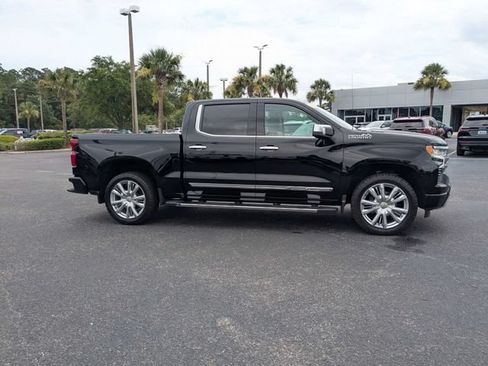 Used 2024 Chevrolet Silverado 1500 High Country w/ High Country Premium Package AWD/4WD image 2