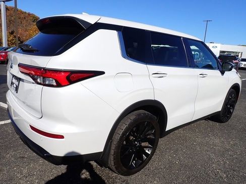 Used 2022 Mitsubishi Outlander SEL Black Edition image 9