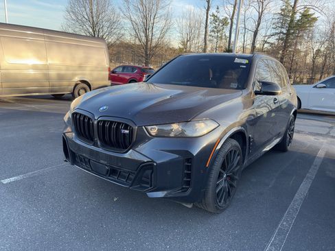 Used 2024 BMW X5 M60i image 11