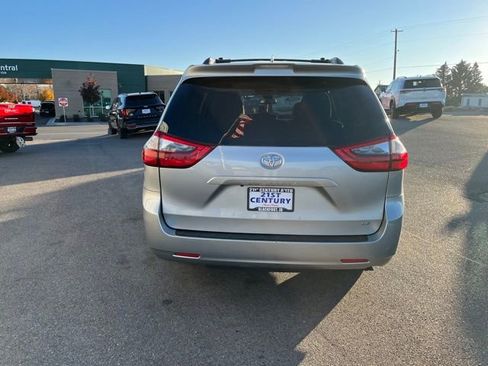 Used 2020 Toyota Sienna LE image 13