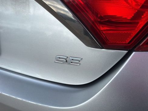 Used 2015 Toyota Camry SE FWD image 7