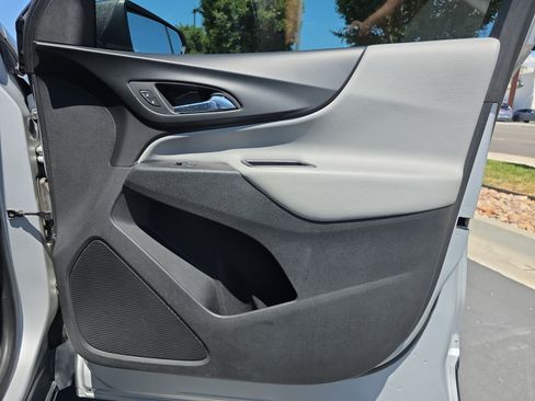 Used 2019 Chevrolet Equinox LS FWD image 29