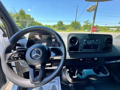 Used 2021 Mercedes-Benz Sprinter 2500 image 19