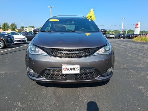 Used 2020 Chrysler Pacifica Touring-L w/ Advanced Safetytec Group AWD/4WD image 2